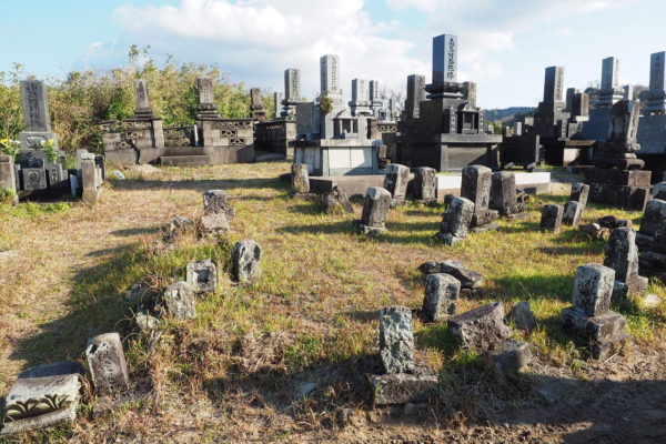 極めて古い集落共同墓地、公営墓地の無縁墳墓改葬